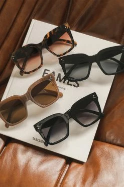 French Muse - Matte Black Accessories