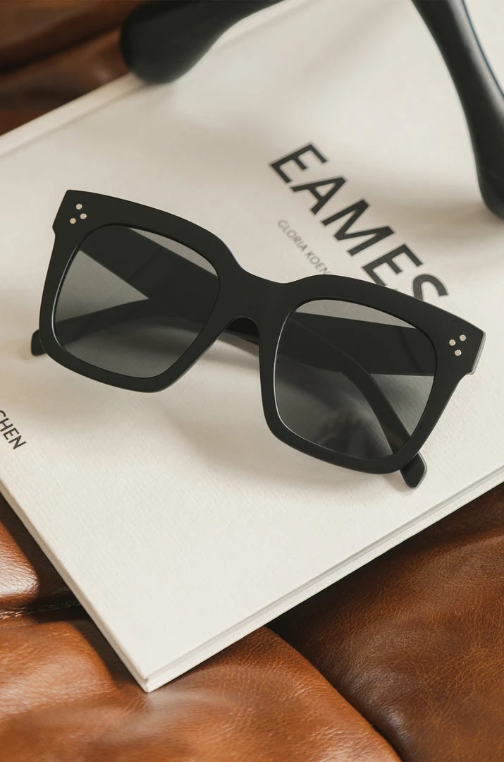 French Muse - Matte Black Accessories