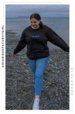 MSLOLA Activewear Dream It Crewneck - Black