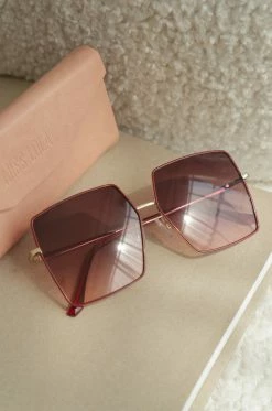 SH Bossy Views - Pink Accessories