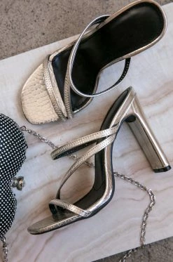 WDIVA Very Popular - Gold Shoes