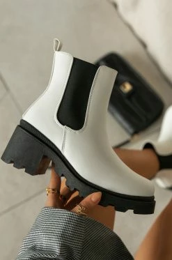 WDIVA Deserve You - White Shoes