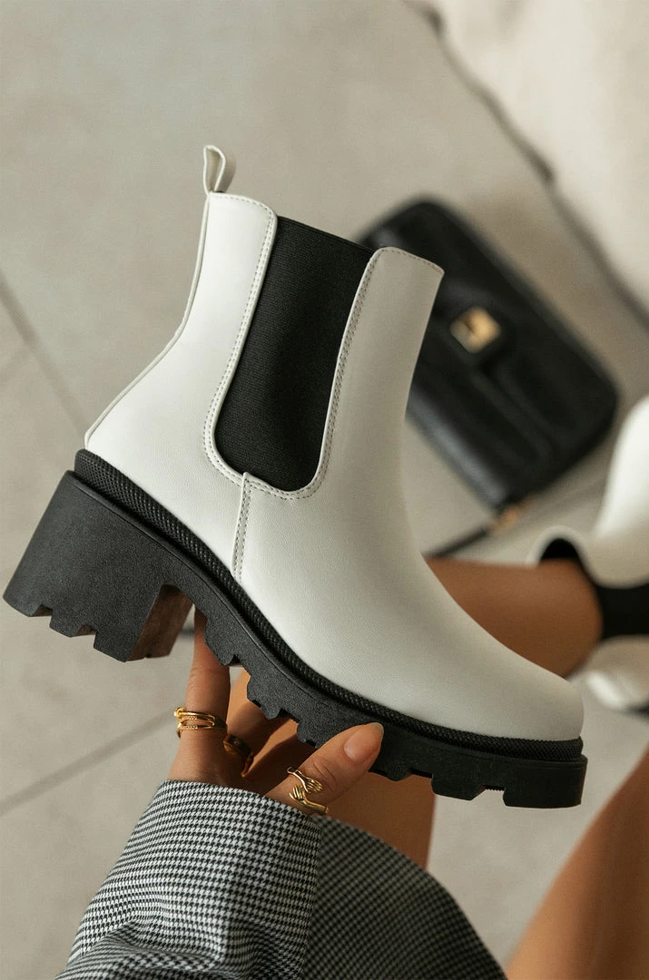 WDIVA Deserve You - White Shoes