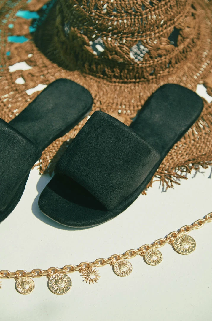 QUPD Sunday Morning - Black Shoes