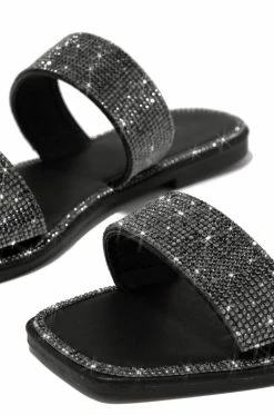 QUPD Resort Island - Black Shoes