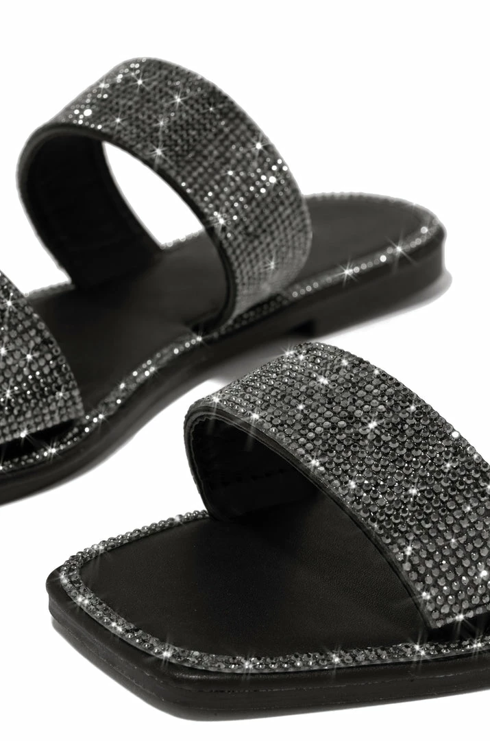 QUPD Resort Island - Black Shoes