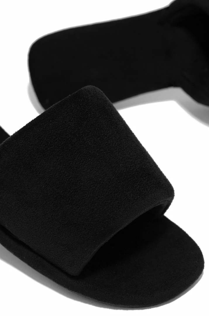 QUPD Sunday Morning - Black Shoes