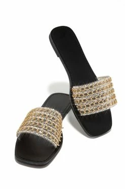 WDIVA Resort Getaway - Black Shoes