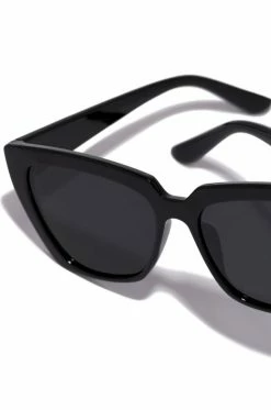 SH Poolside Views - Black Accessories