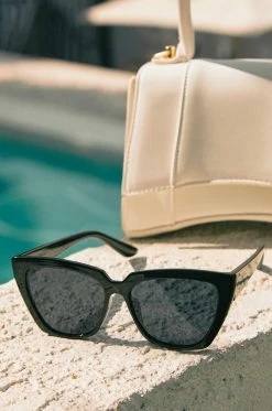 SH Poolside Views - Black Accessories