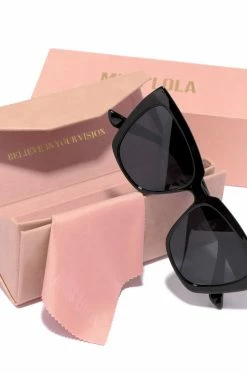 SH Poolside Views - Black Accessories