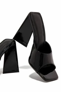 LILIA Girlfriend - Black Shoes