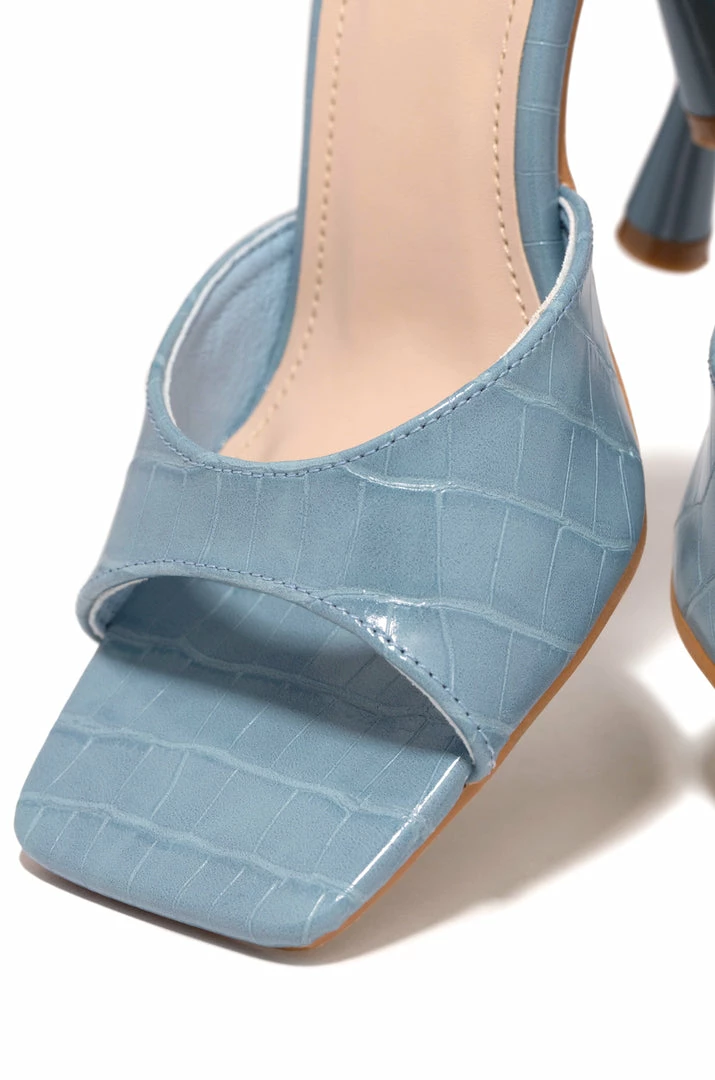 SOME Emilia - Blue Shoes