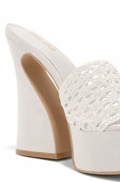 SOME Cataleya - Bone Shoes