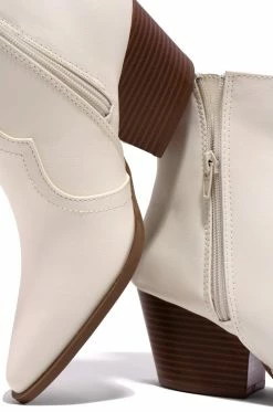 QUPD Orra - Bone Shoes