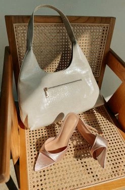 UR Cambria - Ivory Accessories