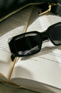 SH Christy - Black Accessories