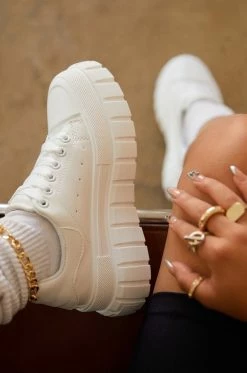 QUPD City Girl - White Shoes