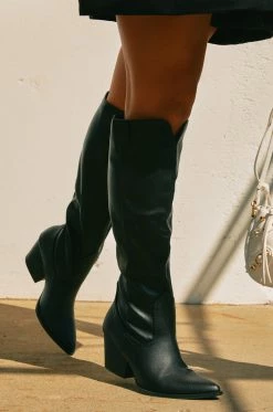 QUPD Mackenzie - Black