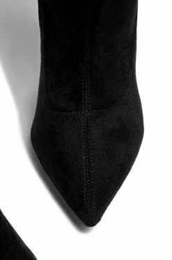 LILIA Shoes Social Status - Black