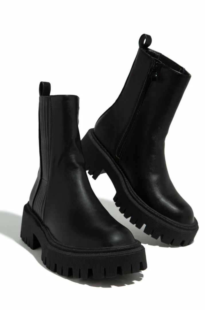 SOME Provoke Me - Black Shoes