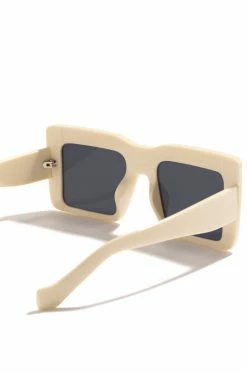 Accessories Show Attitude - Nude