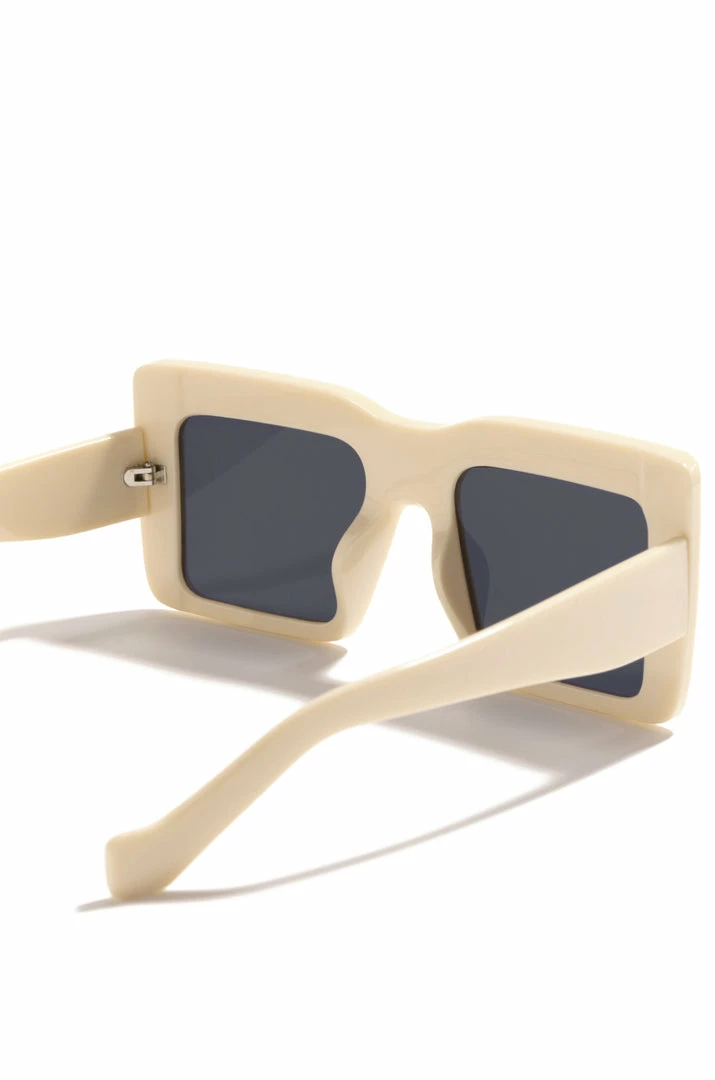 Accessories Show Attitude - Nude