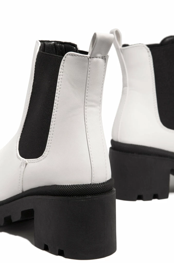 WDIVA Deserve You - White Shoes