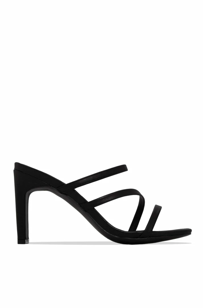 QUPD Shoes Teasing You - Black