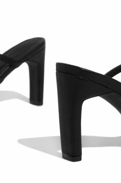 QUPD Shoes Teasing You - Black