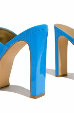 LEMND Shoes Flirting Behavior - Blue