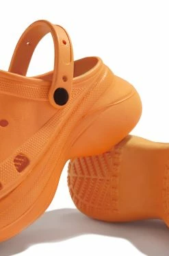 WDIVA Chill All Day - Orange Shoes