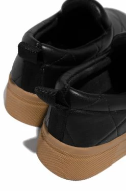 SOME Chill Getaway - Black