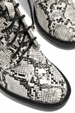 SOME Run The Night - Snake Shoes