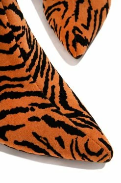 SOME Shoes Iconic Sights - Tiger