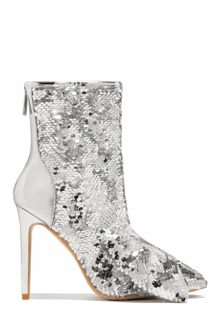 CAPEROBB Steal The Night - Silver Shoes