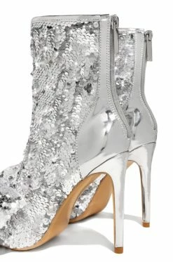 CAPEROBB Steal The Night - Silver Shoes