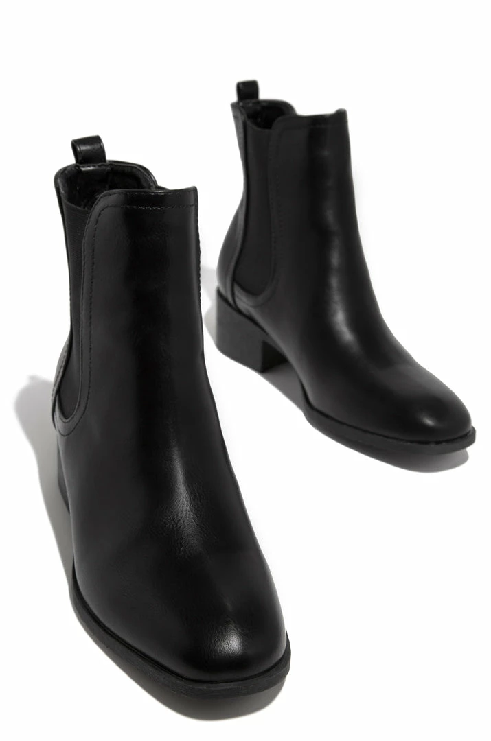 RFRESH Shoes Style Studio - Black