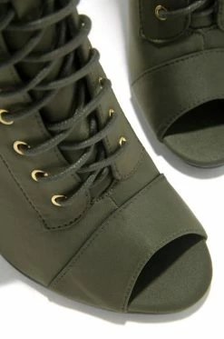LILIA Fashion Status - Olive Shoes