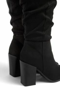 BBOO Sweater Season - Black Shoes