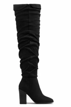 BBOO Sweater Season - Black Shoes