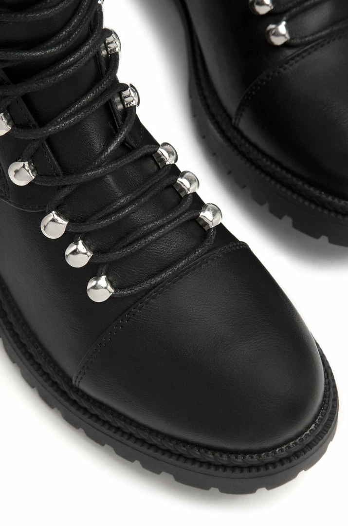 OCHOT Shoes Thinking About NY - Black