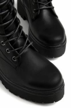 RFRESH Shopping In Paris - Black Shoes