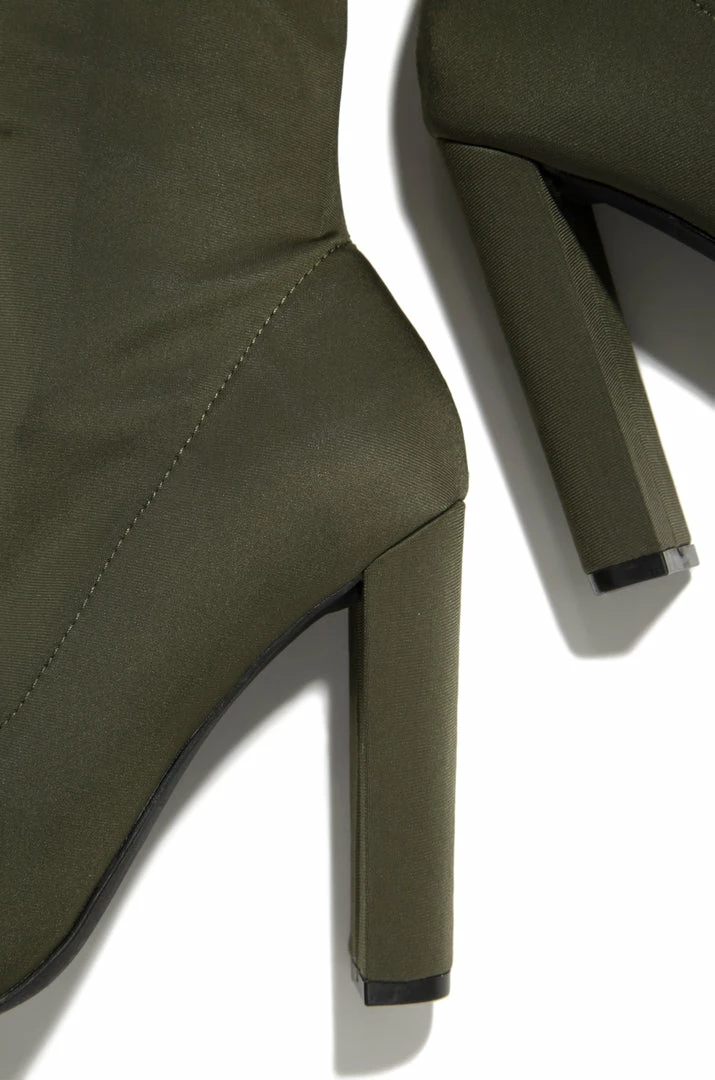 LILIA Shoes Weekend Strut - Olive