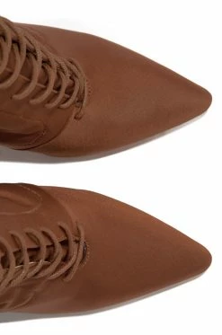 LILIA Weekend Strut - Tan