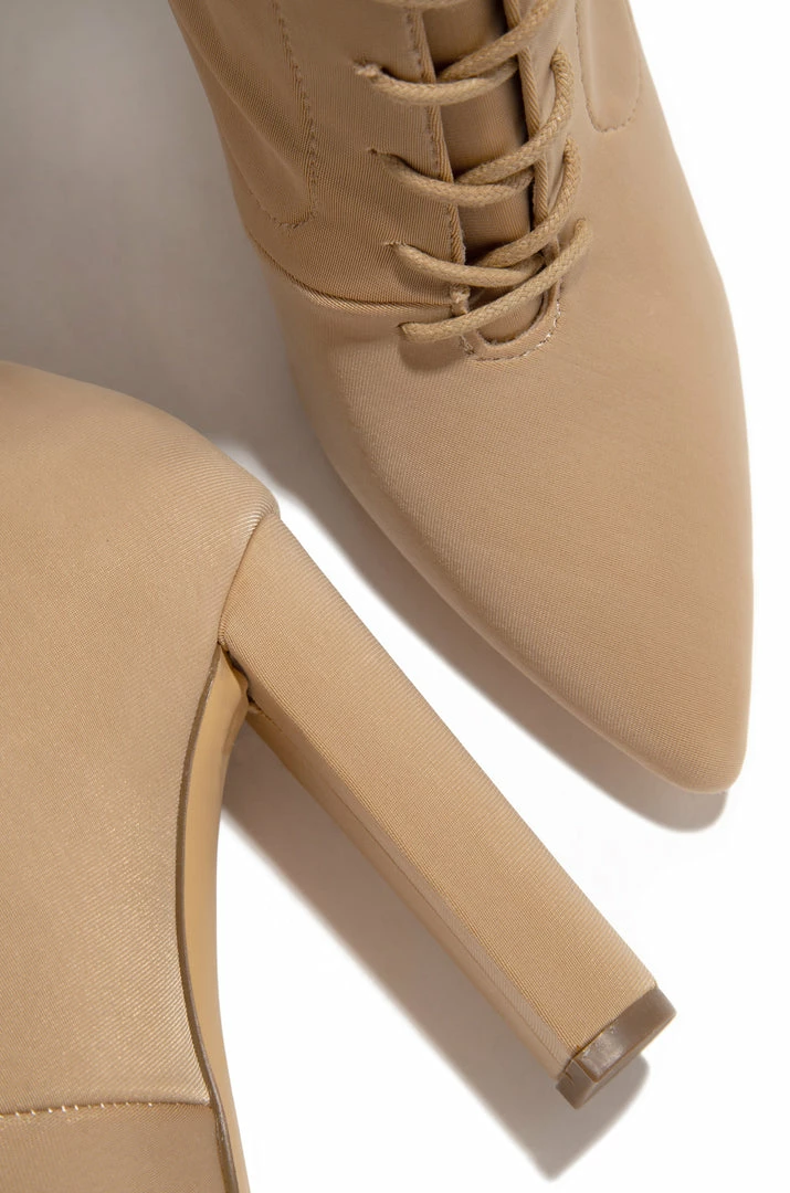 LILIA Shoes Weekend Strut - Nude