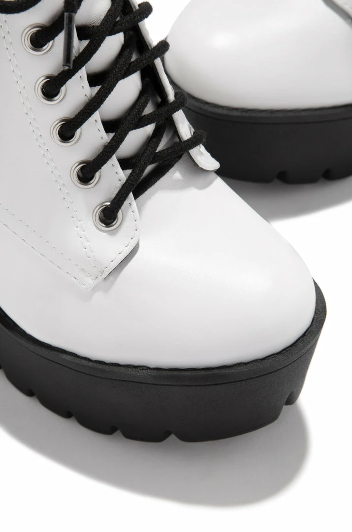 SODA Moonlight - White Shoes