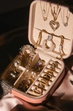 FA Miss Lola - Pink Accessories