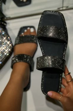 QUPD Resort Island - Black Shoes