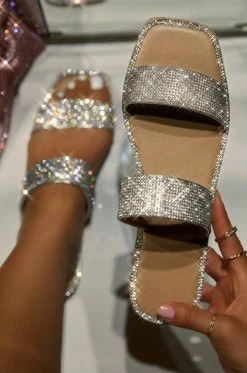 QUPD Resort Island - Silver Shoes